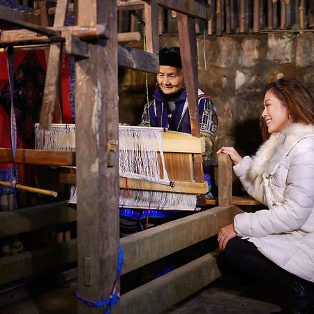 Silk Path Grand Sapa Resort & Spa Exteriör bild A woman praying at the Church of the Nativity
