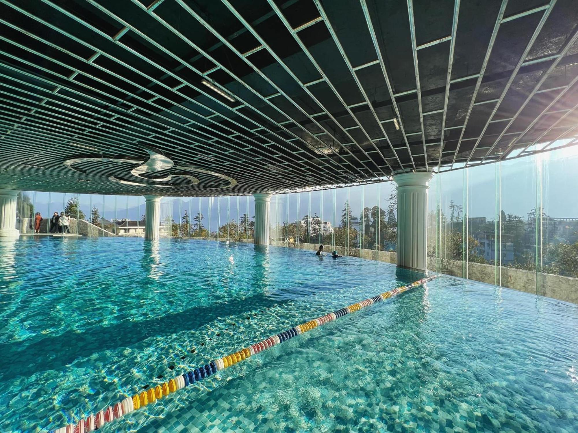 Silk Path Grand Sapa Resort & Spa Exteriör bild The swimming pool