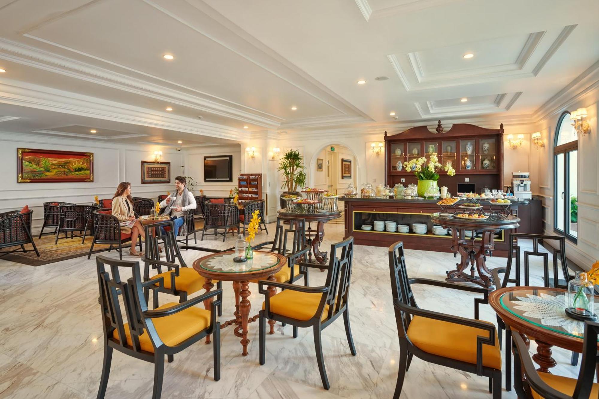 Silk Path Grand Sapa Resort & Spa Exteriör bild The restaurant