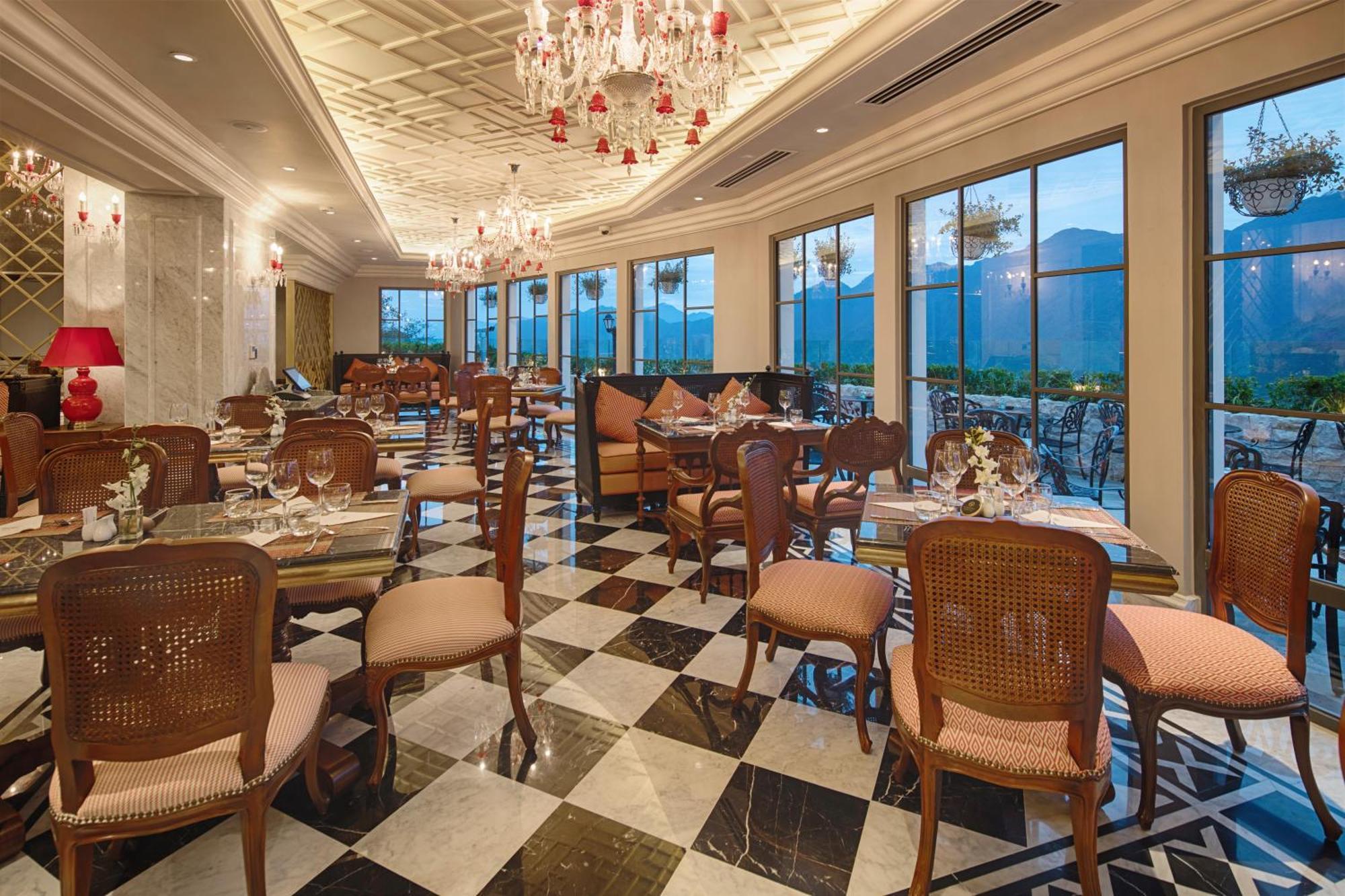Silk Path Grand Sapa Resort & Spa Exteriör bild The restaurant
