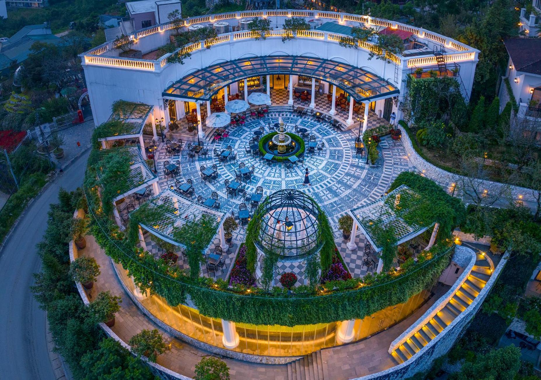 Silk Path Grand Sapa Resort & Spa Exteriör bild The hotel's main lobby