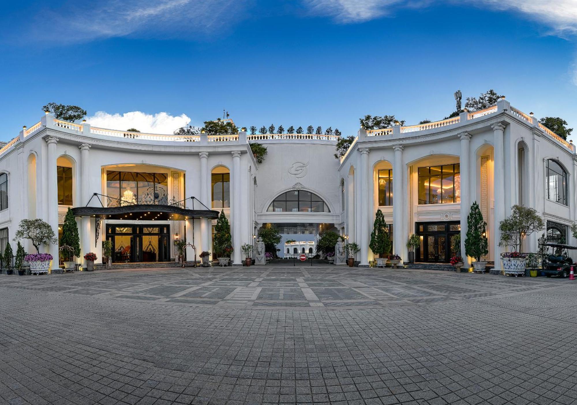 Silk Path Grand Sapa Resort & Spa Exteriör bild Vinpearl Hotel Nha Trang