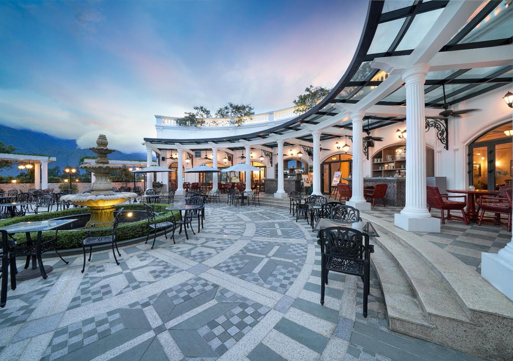 Silk Path Grand Sapa Resort & Spa Exteriör bild The restaurant at the hotel