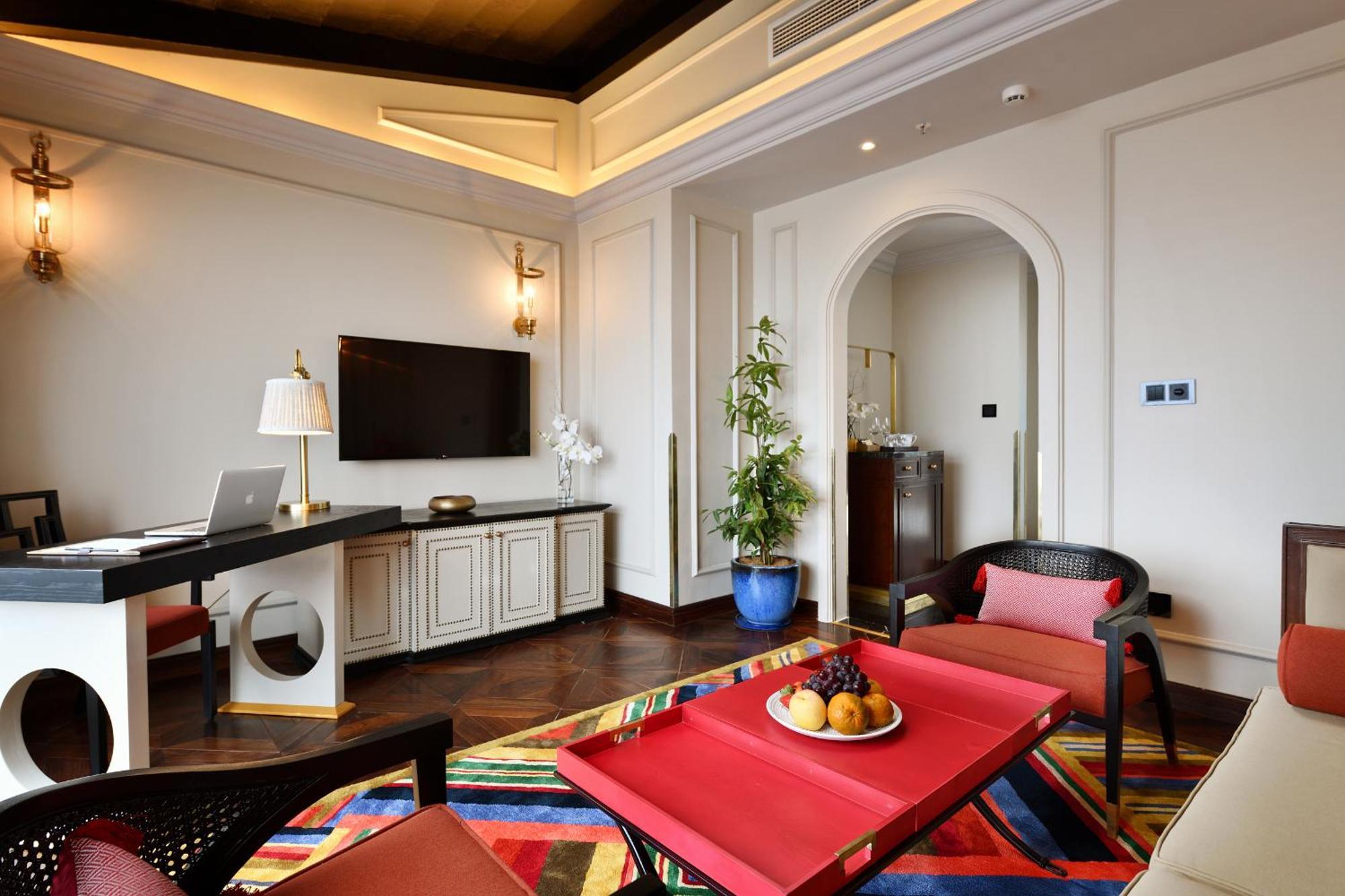 Silk Path Grand Sapa Resort & Spa Exteriör bild A suite at the hotel